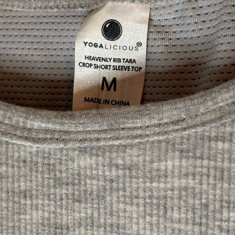 Yogalicious Cropped Ribbed Top w/Built-In-Bra - Size Medium - Picture 2 of 4
